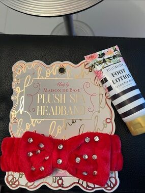 MAISON DE BASE NEW RED Plush Spa Headband & Foot Lotion